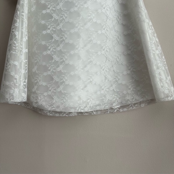 ELEGANT LITTLE GIRL SMOCKED WHITE LACE
OVERLAY DRESS NWOT - Picture 5 of 8